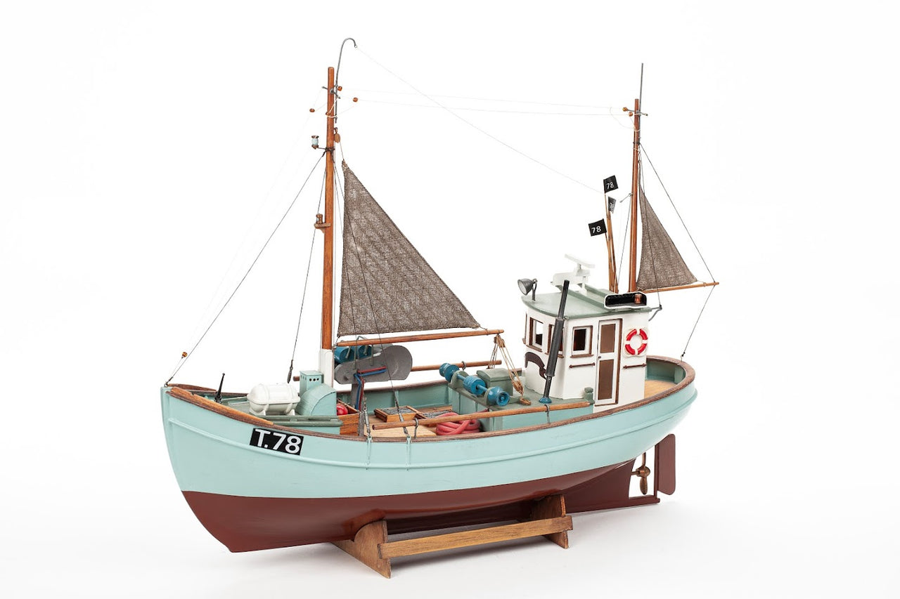 150-0683 BATEAU DE PÊCHE BIL683 HAVMAAGEN (W) (1:30) (35X12X28) 6 PEINTURES INCL.